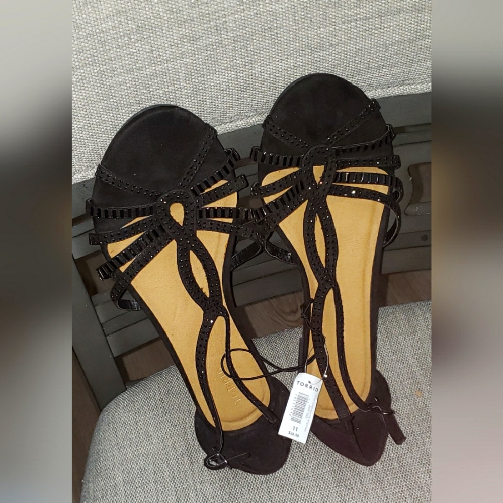 Torrid Peep Toe Flat Sandals with Sequin Stones Size 11 NWT